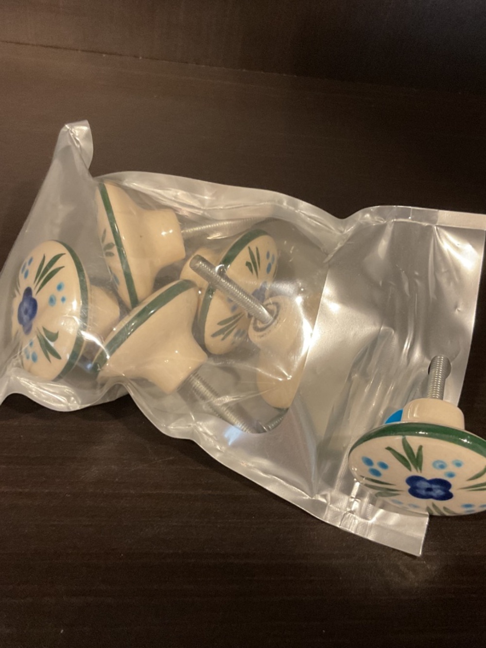 Hand painted ceramic knobs x 6 - Picture 2 of 2
